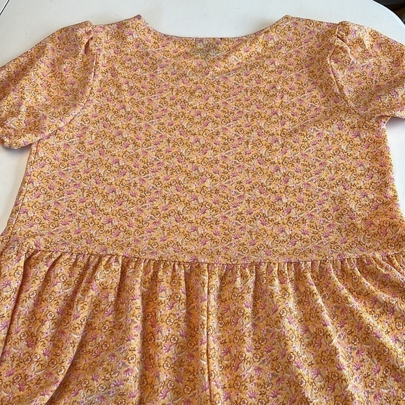W5 Gold Floral Short Sleeve Babydoll Top with puff Sleeve Size M NWOT - Picture 7 of 9